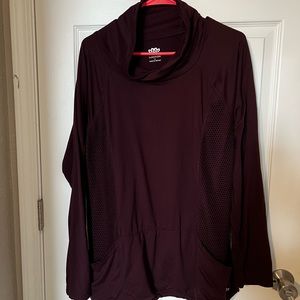 Maurice’s active top size 0, wine color